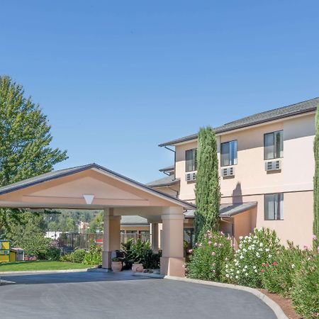 Super 8 By Wyndham Grants Pass Motell Exteriör bild