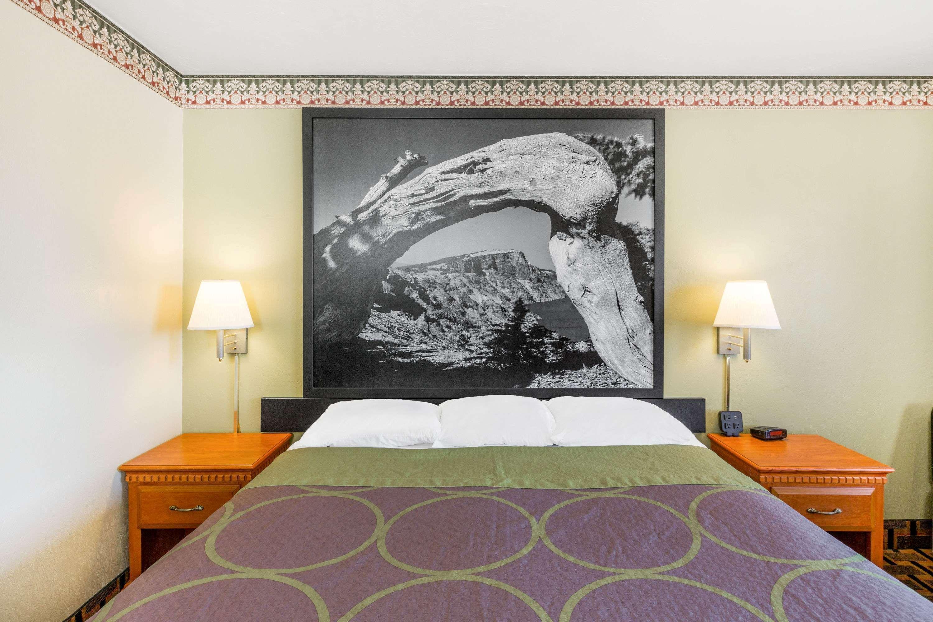 Super 8 By Wyndham Grants Pass Motell Exteriör bild