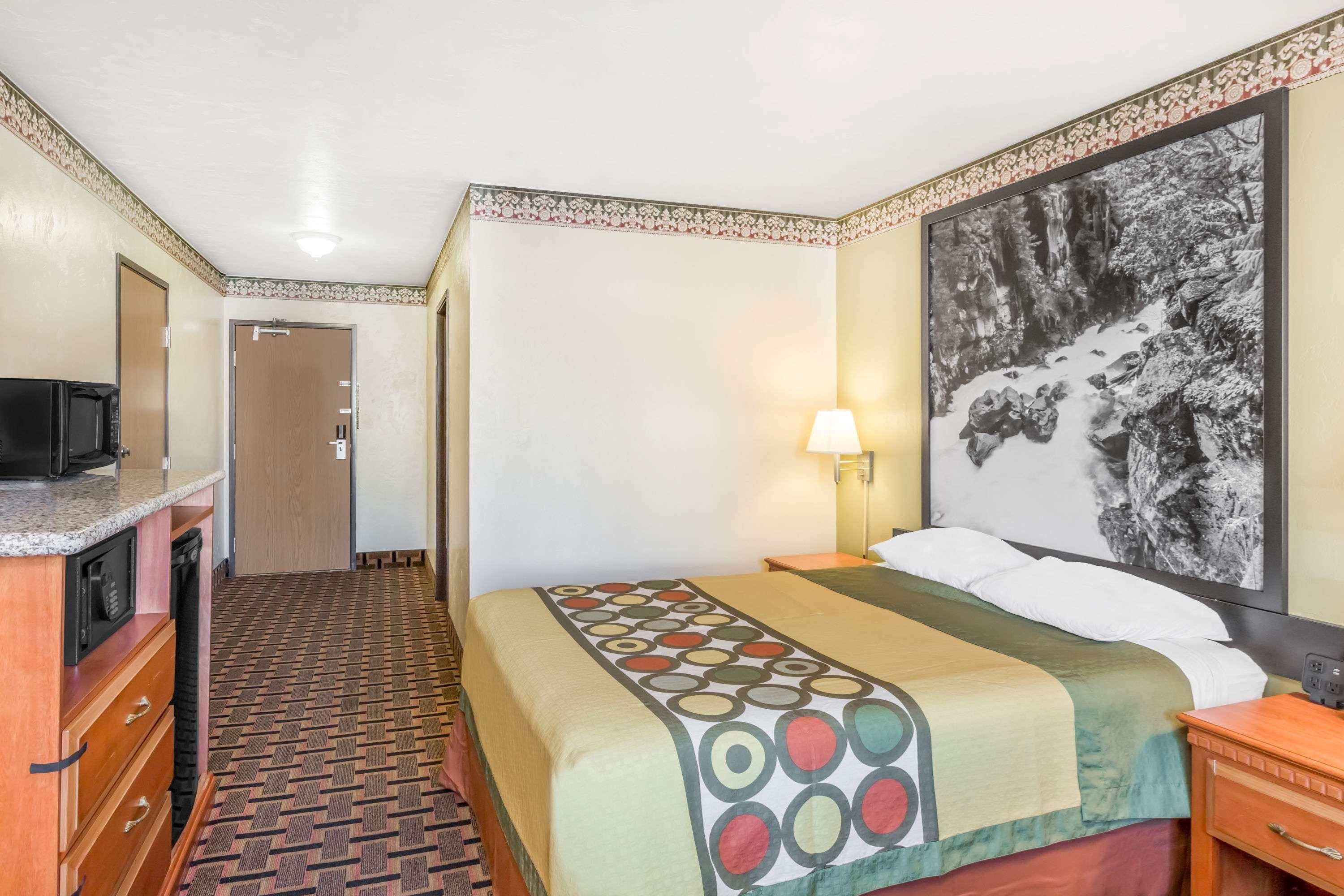Super 8 By Wyndham Grants Pass Motell Exteriör bild
