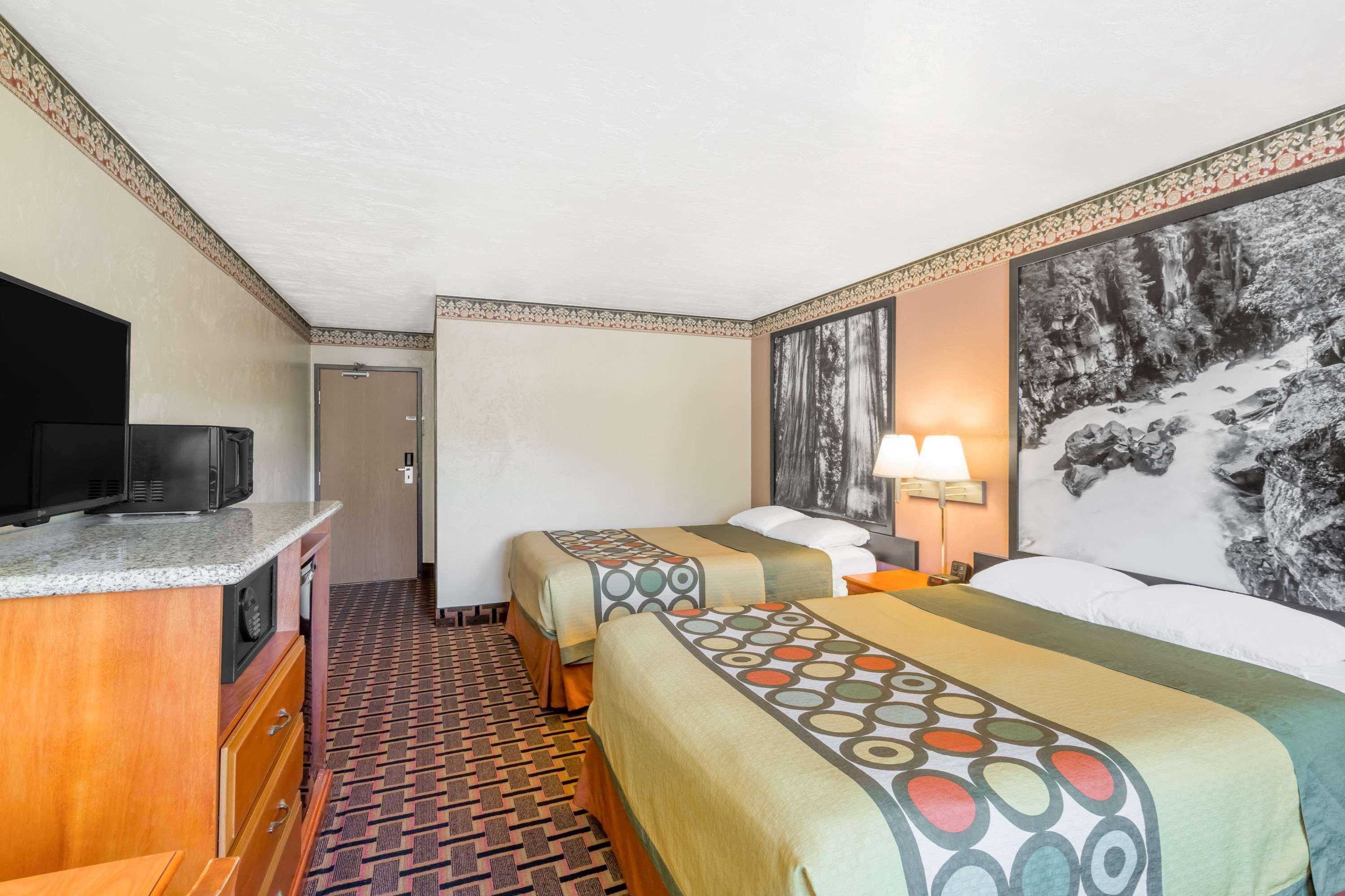 Super 8 By Wyndham Grants Pass Motell Exteriör bild