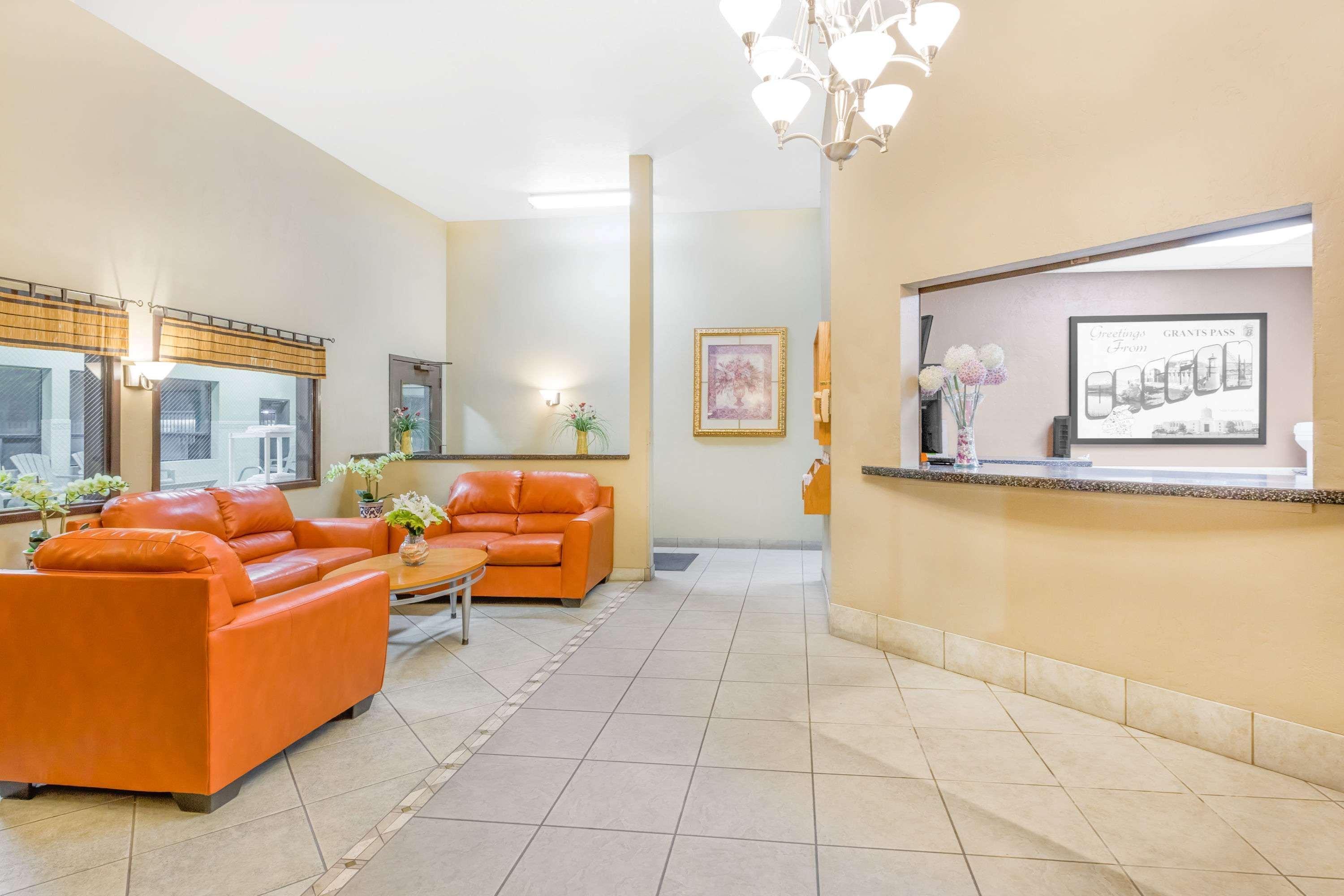 Super 8 By Wyndham Grants Pass Motell Exteriör bild