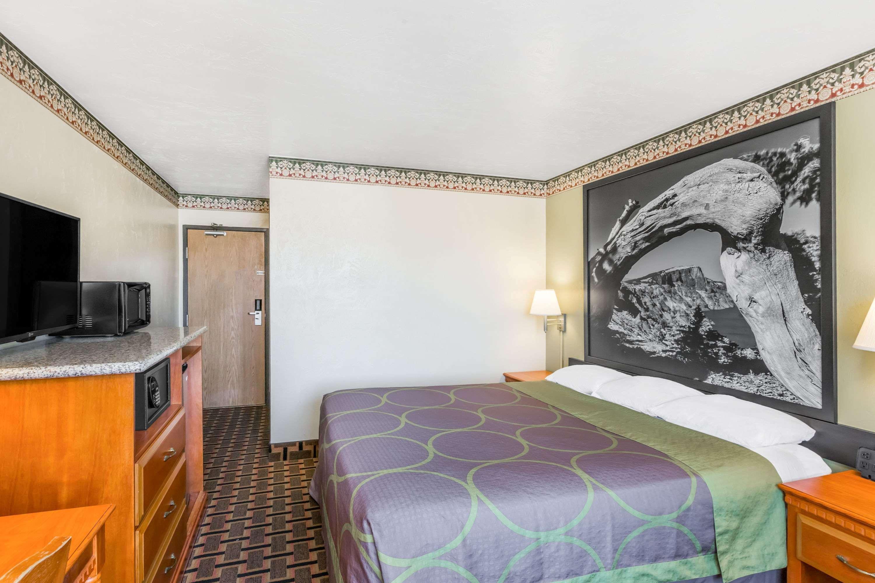 Super 8 By Wyndham Grants Pass Motell Exteriör bild