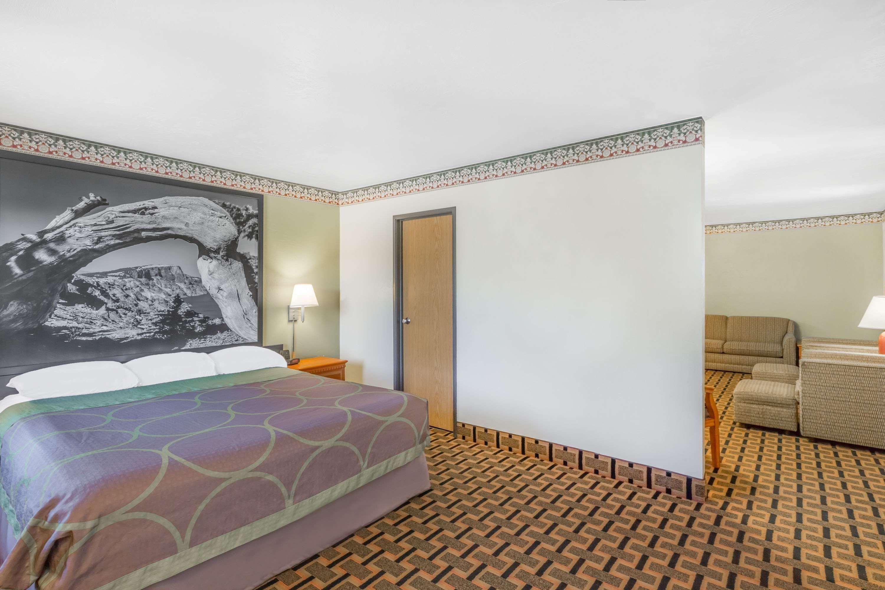 Super 8 By Wyndham Grants Pass Motell Exteriör bild