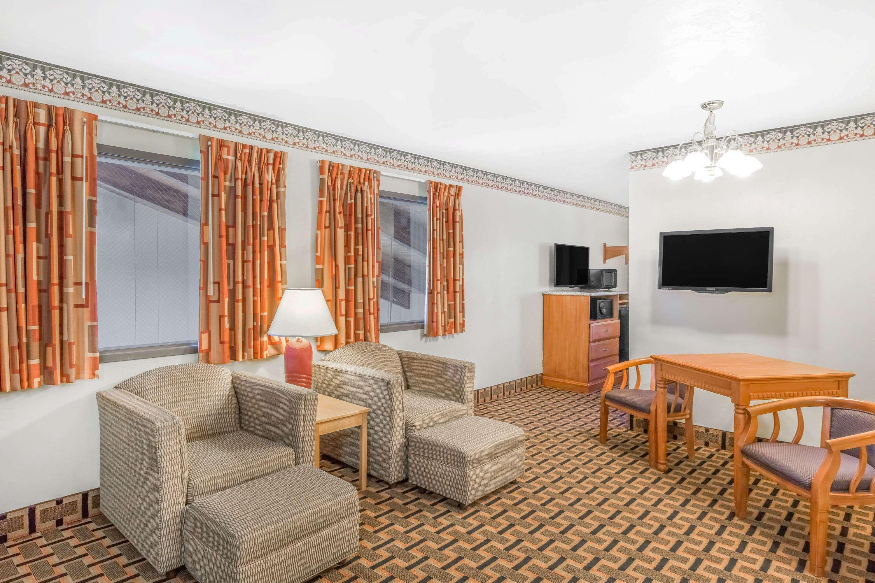 Super 8 By Wyndham Grants Pass Motell Exteriör bild